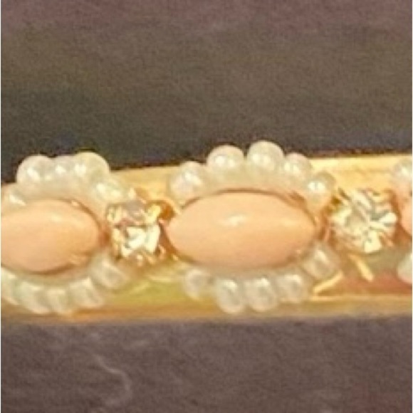 J crew gold tone brass bangle bracelet seed pearls, crystal & blush beads - Picture 4 of 5